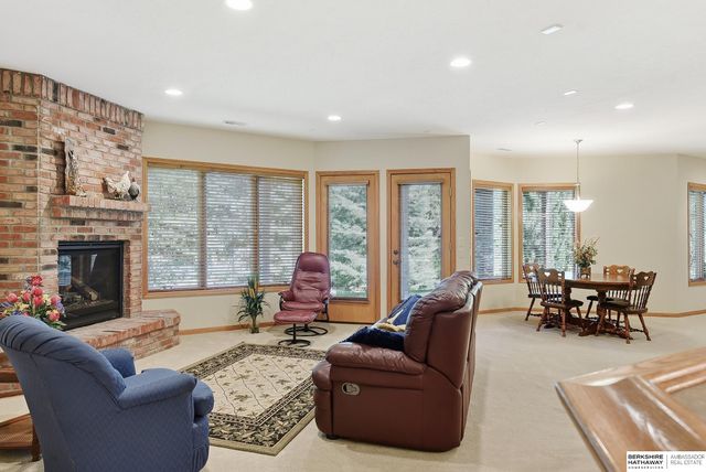 1213 S 194th Street, Omaha, NE 68130