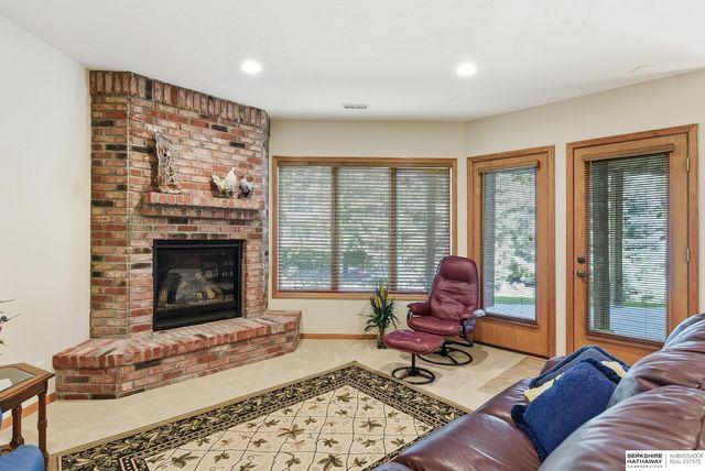 1213 S 194th Street, Omaha, NE 68130