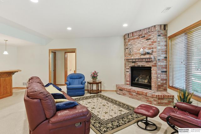 1213 S 194th Street, Omaha, NE 68130