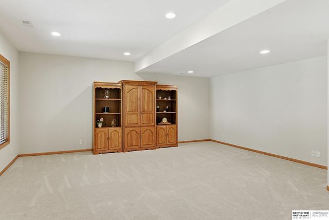 1213 S 194th Street, Omaha, NE 68130