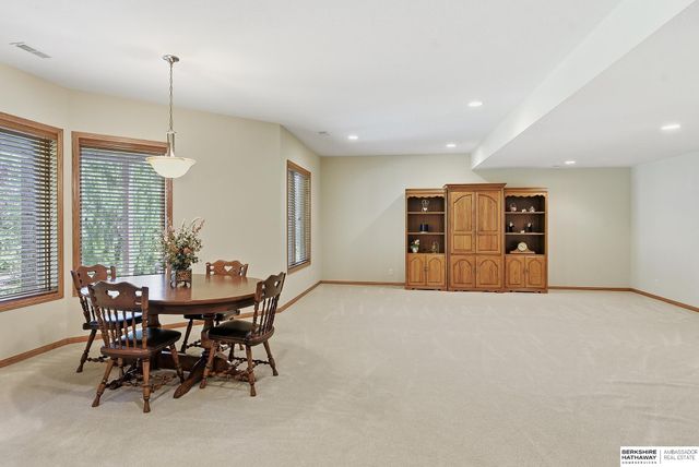 1213 S 194th Street, Omaha, NE 68130