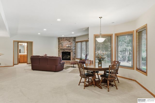 1213 S 194th Street, Omaha, NE 68130