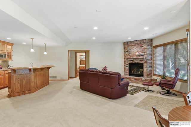 1213 S 194th Street, Omaha, NE 68130