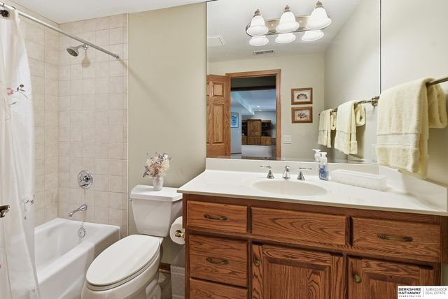 1213 S 194th Street, Omaha, NE 68130