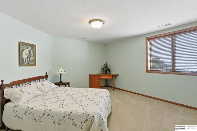 1213 S 194th Street, Omaha, NE 68130