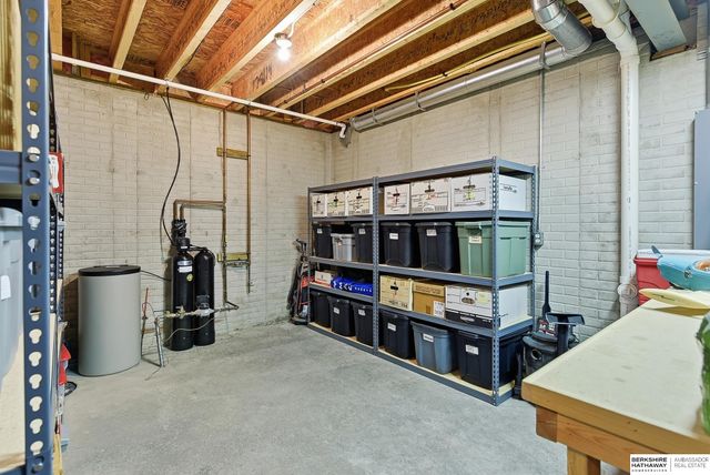 1213 S 194th Street, Omaha, NE 68130