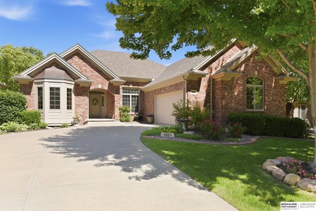 1213 S 194th Street, Omaha, NE 68130
