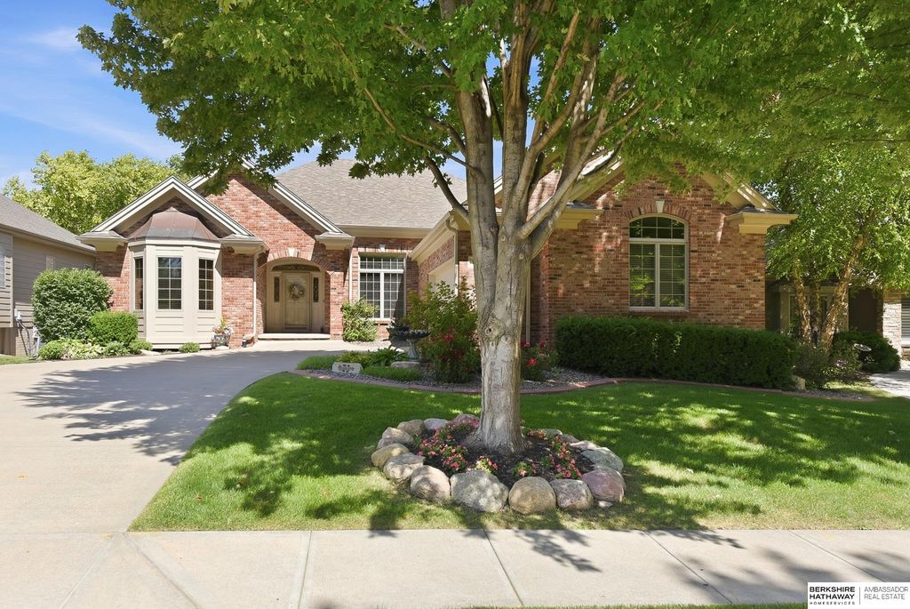 1213 S 194th Street, Omaha, NE 68130