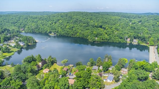 23 Lakeside Ave, Hardyston Twp., NJ 07460