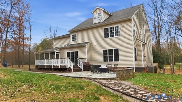 1311 Autumn Breeze Dr, Oilville, VA 23129