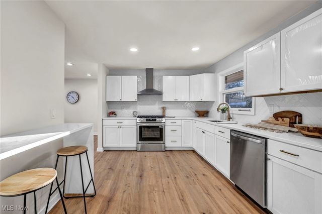 7676 Winding Way, Brecksville, OH 44141