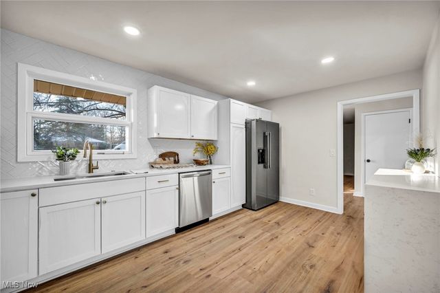 7676 Winding Way, Brecksville, OH 44141