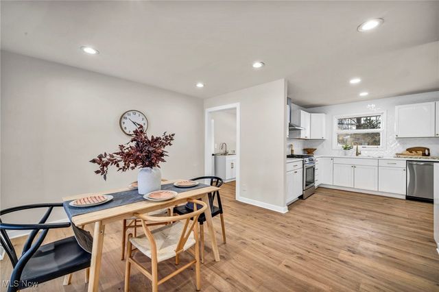 7676 Winding Way, Brecksville, OH 44141