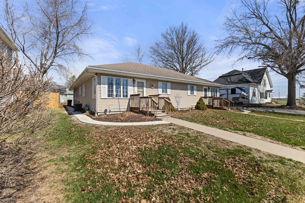 202 E South Street, Prairie City, IA 50228