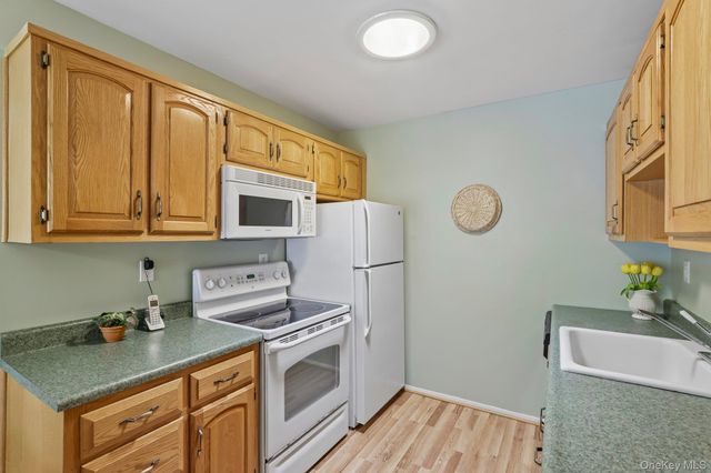 196 Newcastle Court C, Ridge, NY 11961