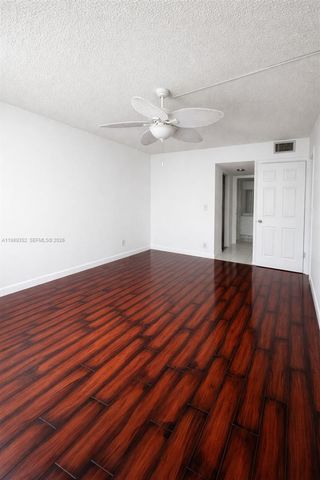 9330 Lagoon Pl 201, Davie, FL 33324