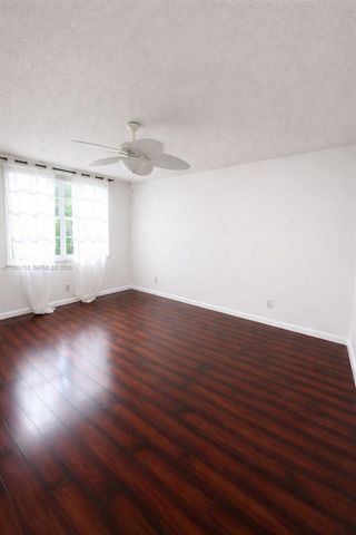 9330 Lagoon Pl 201, Davie, FL 33324