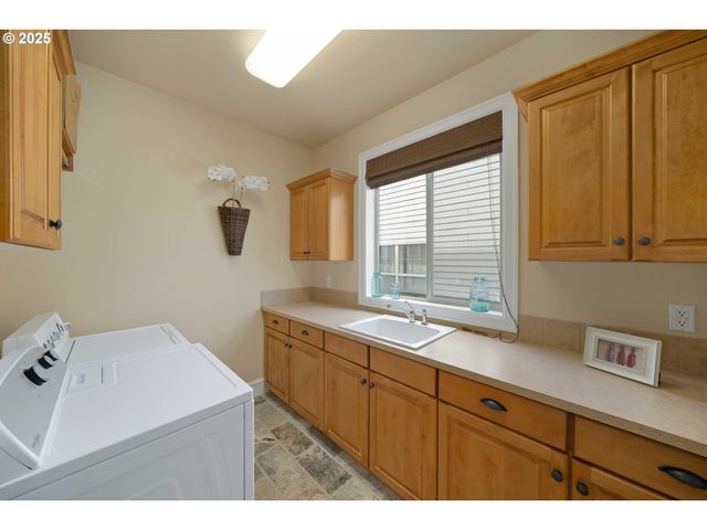 22828 Sw 104TH Ter, Tualatin, OR 97062