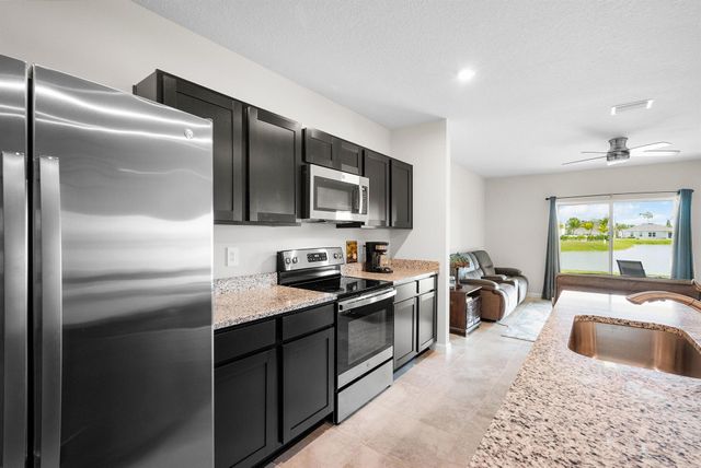 834 Persimmon Place, Fort Pierce, FL 34981