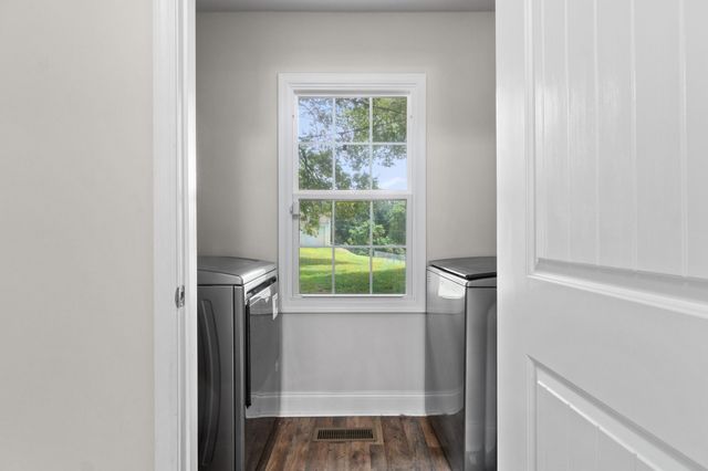 370 Rossview Rd, Clarksville, TN 37043