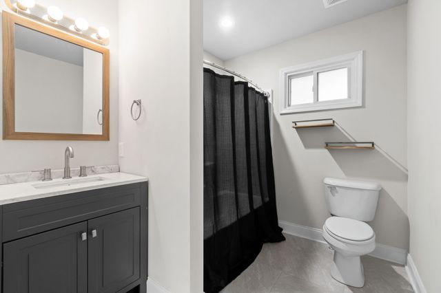 370 Rossview Rd, Clarksville, TN 37043