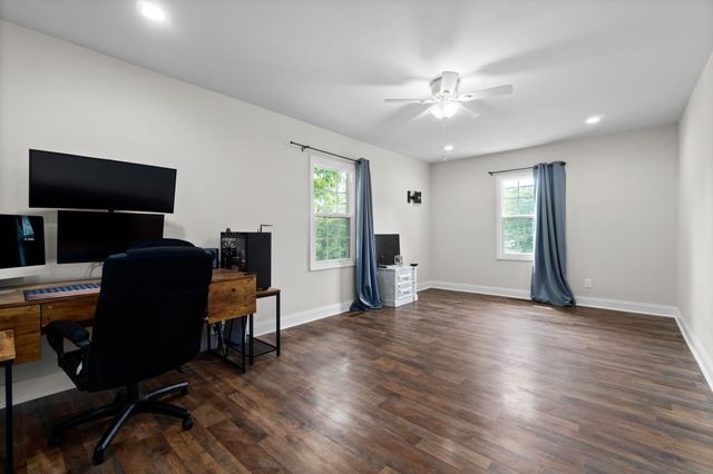 370 Rossview Rd, Clarksville, TN 37043