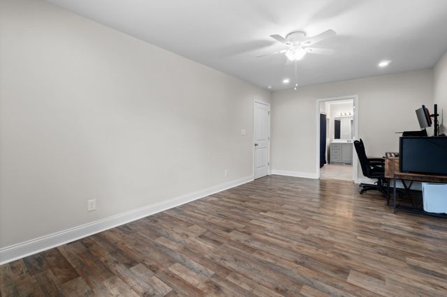 370 Rossview Rd, Clarksville, TN 37043