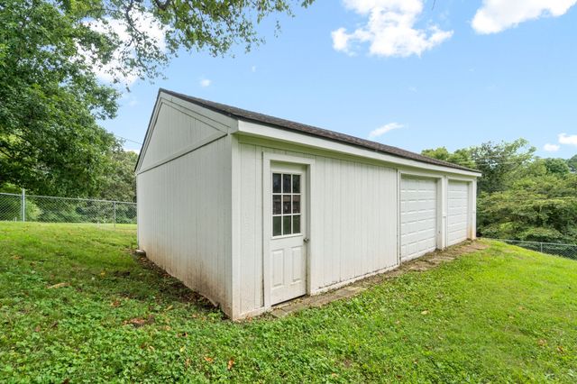 370 Rossview Rd, Clarksville, TN 37043