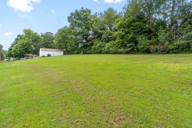 370 Rossview Rd, Clarksville, TN 37043