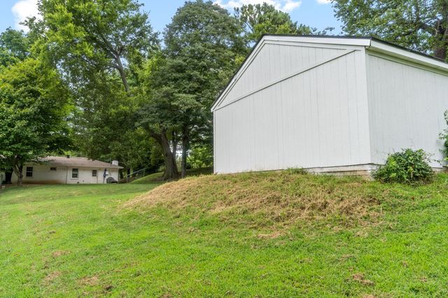 370 Rossview Rd, Clarksville, TN 37043