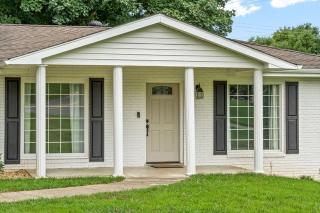 370 Rossview Rd, Clarksville, TN 37043