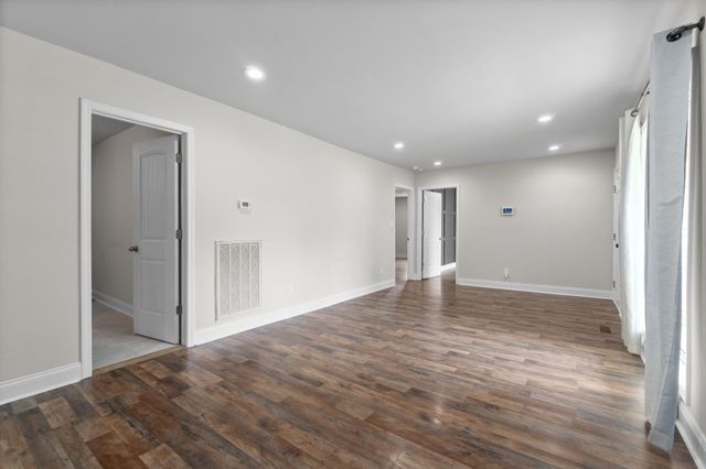 370 Rossview Rd, Clarksville, TN 37043