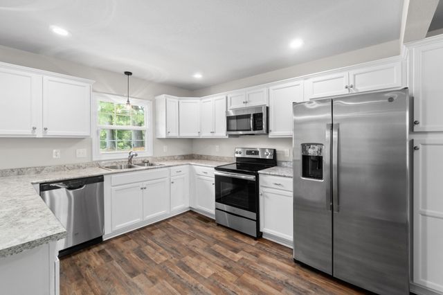 370 Rossview Rd, Clarksville, TN 37043