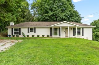 370 Rossview Rd, Clarksville, TN 37043