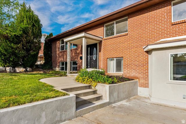 4657 S BROOKWOOD CIR, Millcreek, UT 84117