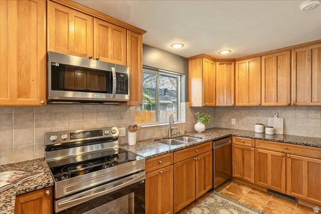 4657 S BROOKWOOD CIR, Millcreek, UT 84117