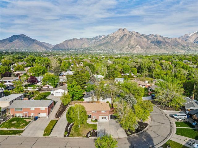 4657 S BROOKWOOD CIR, Millcreek, UT 84117