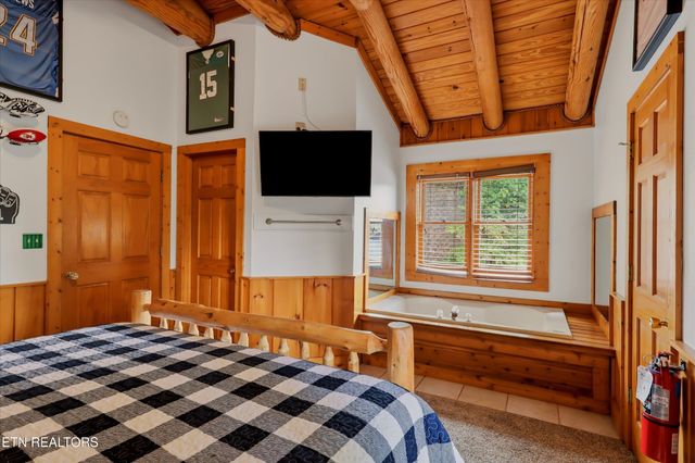 727 Golf View Blvd, Pigeon Forge, TN 37863