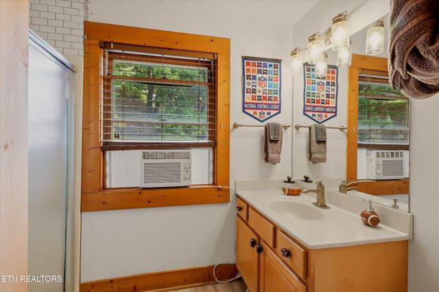 727 Golf View Blvd, Pigeon Forge, TN 37863