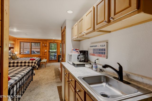 727 Golf View Blvd, Pigeon Forge, TN 37863