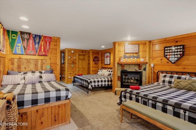 727 Golf View Blvd, Pigeon Forge, TN 37863