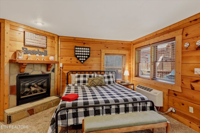 727 Golf View Blvd, Pigeon Forge, TN 37863