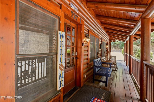727 Golf View Blvd, Pigeon Forge, TN 37863