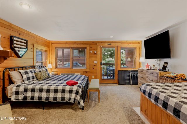 727 Golf View Blvd, Pigeon Forge, TN 37863
