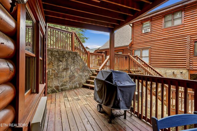 727 Golf View Blvd, Pigeon Forge, TN 37863