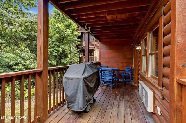 727 Golf View Blvd, Pigeon Forge, TN 37863
