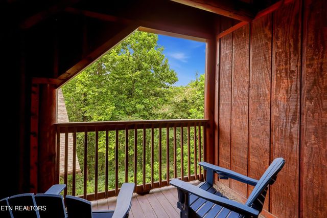 727 Golf View Blvd, Pigeon Forge, TN 37863