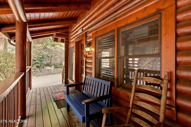 727 Golf View Blvd, Pigeon Forge, TN 37863