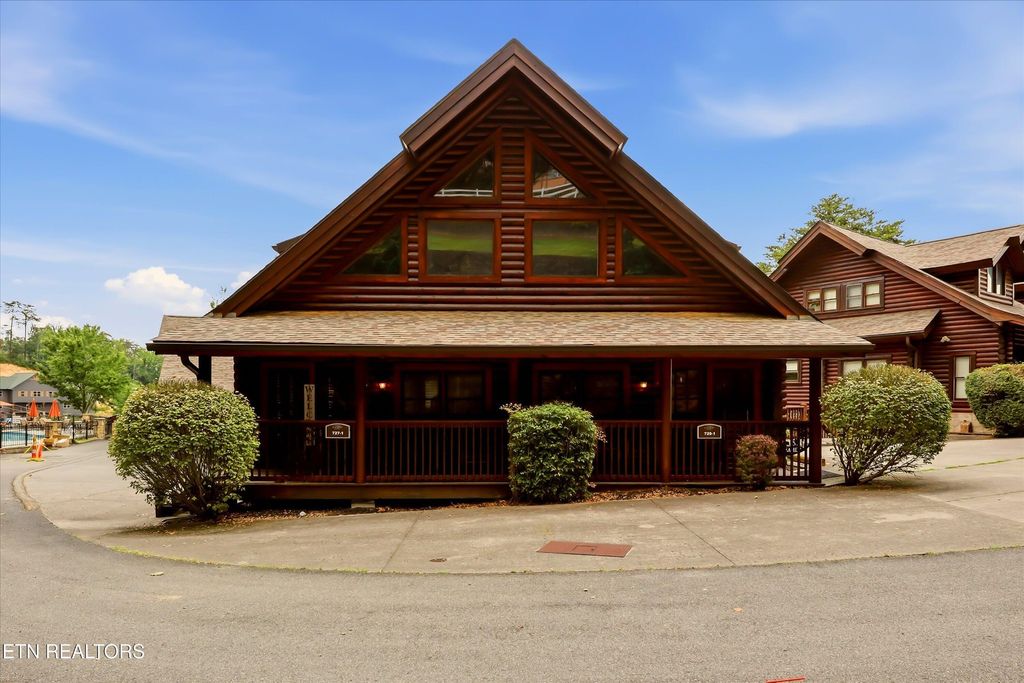 727 Golf View Blvd, Pigeon Forge, TN 37863