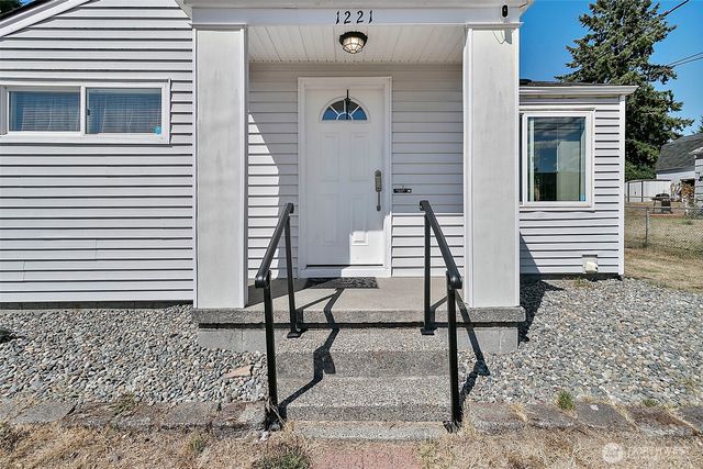 1221 111th Street S, Tacoma, WA 98444